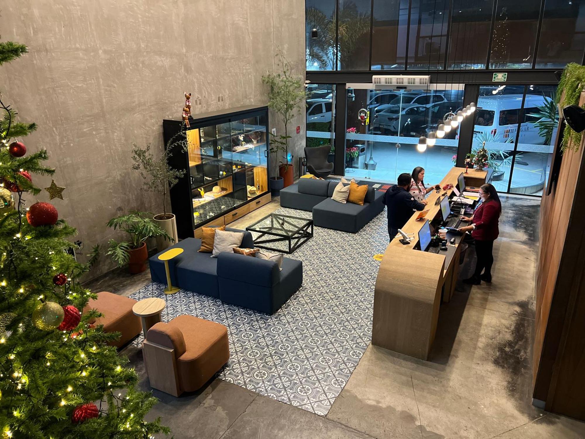 Hangar Select Aeropuerto Guadalajara Las Pintas エクステリア 写真